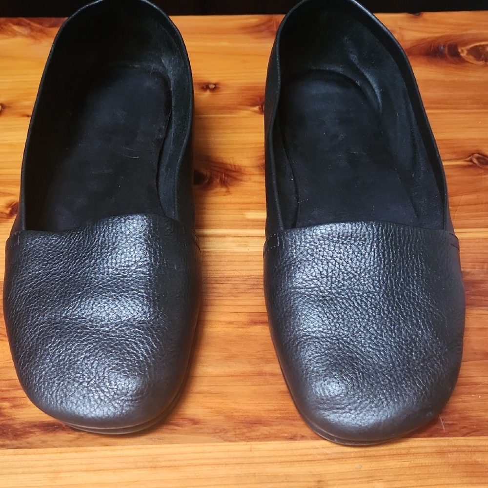 AEROSOLES Black Leather Flats